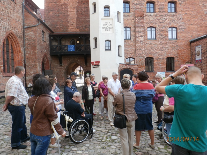 Uczestnicy turnusu podczas zwiedzania zabytków